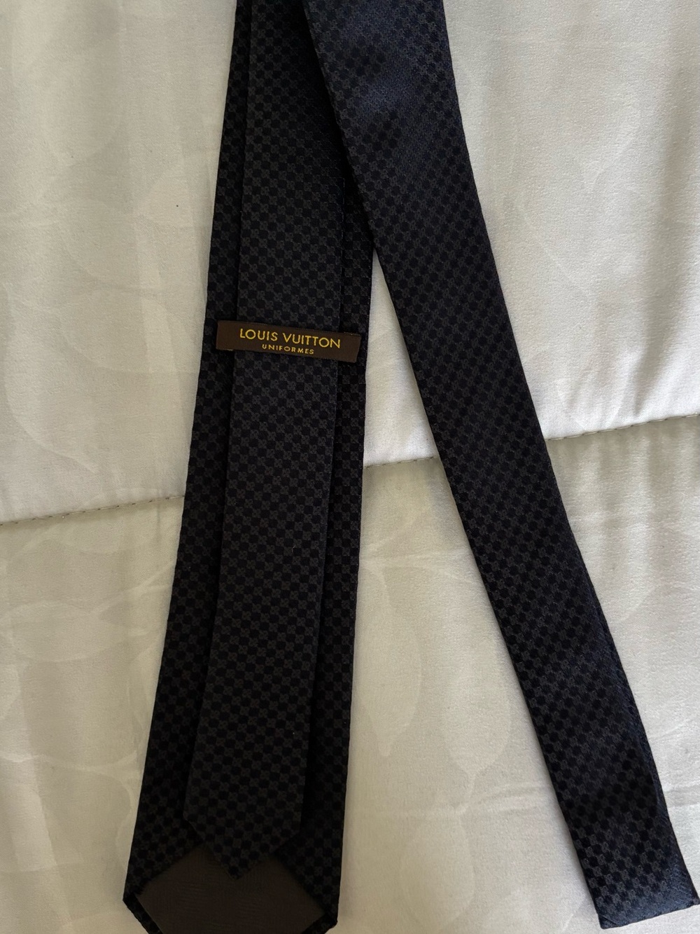 LOUIS VUITTON Classic Black DAMIER Patterned 100% Silk Tie - Picture 3 of 6